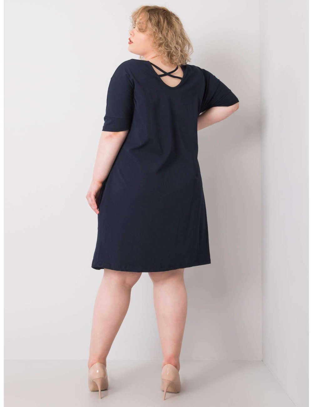 Brudnoróżowa luźna sukienka plus size