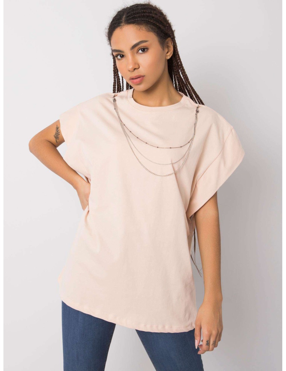 RUE PARIS Brzoskwiniowy t-shirt z naszyjnikiem