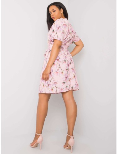 Sukienka plus size w kwiaty z wiązaniem