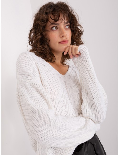 Damski sweter klasyczny z warkoczami