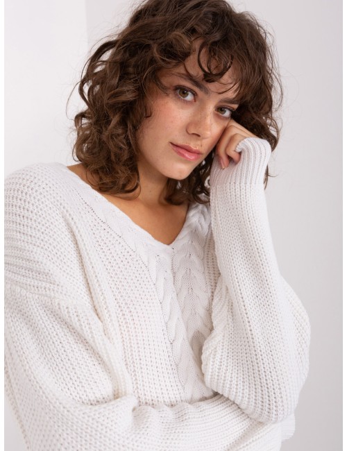 Damski sweter klasyczny z warkoczami