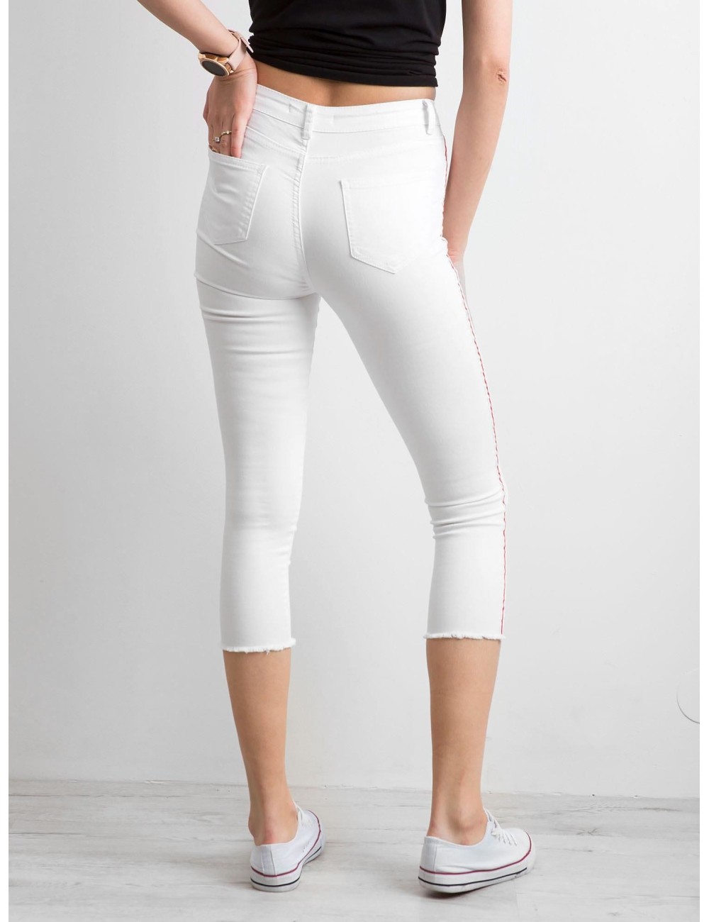 Jeansy skinny z czerwonym lampasem