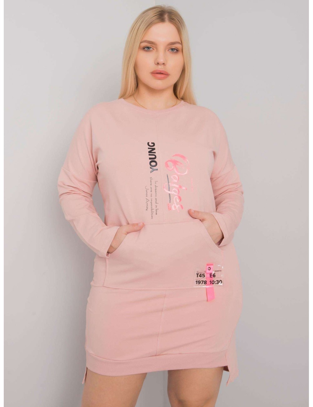 Brudnoróżowa sukienka damska plus size z kieszenią