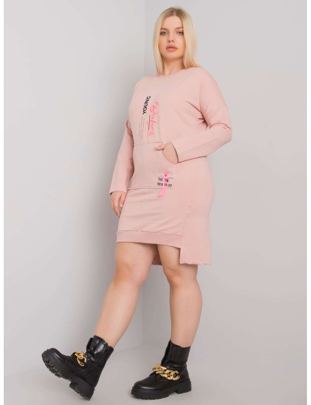 Brudnoróżowa sukienka damska plus size z kieszenią