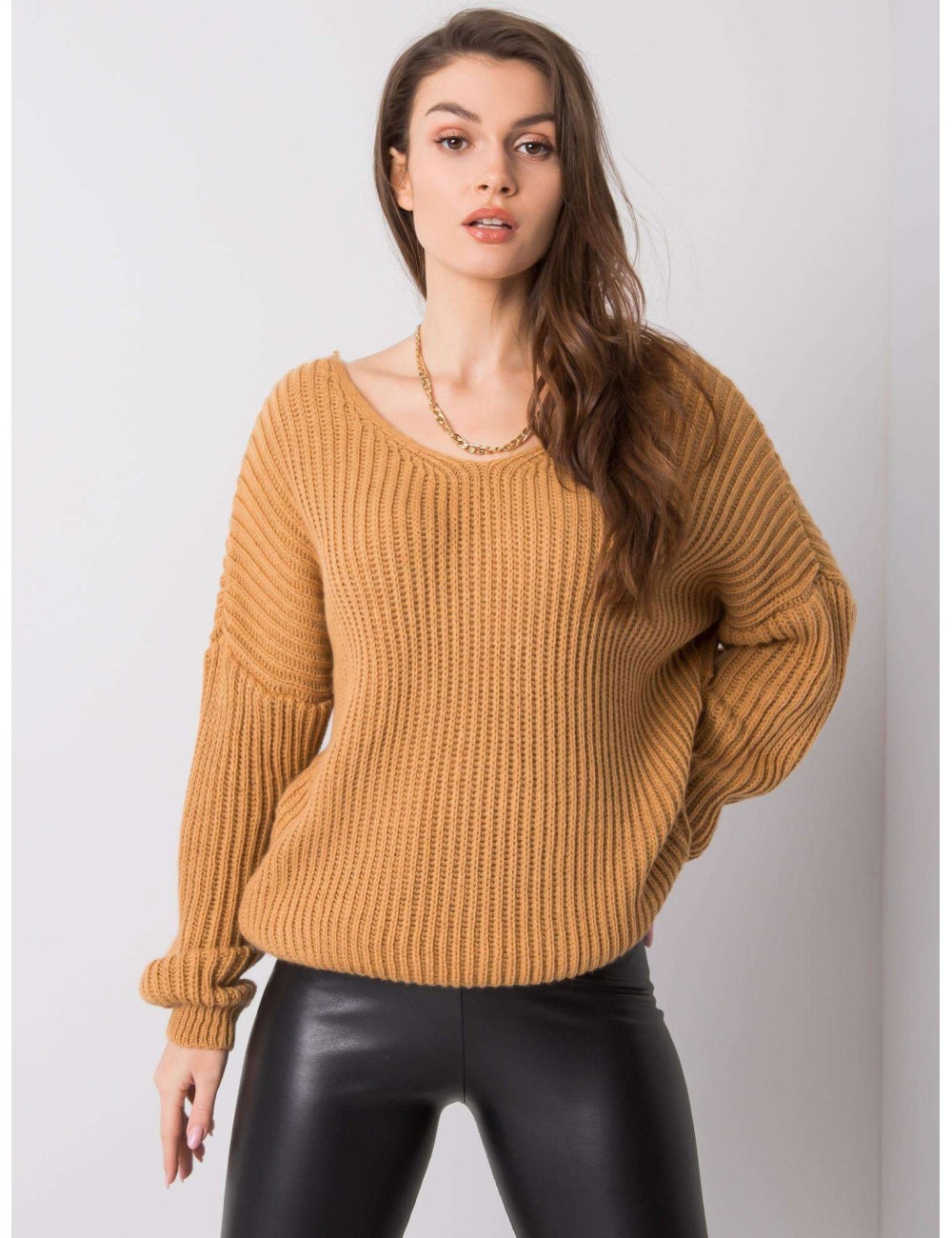 OCH BELLA sweter z dekoltem na plecach
