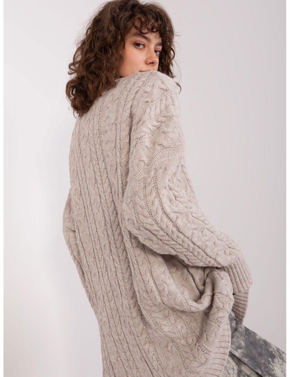 Sweter z warkoczami z wełną