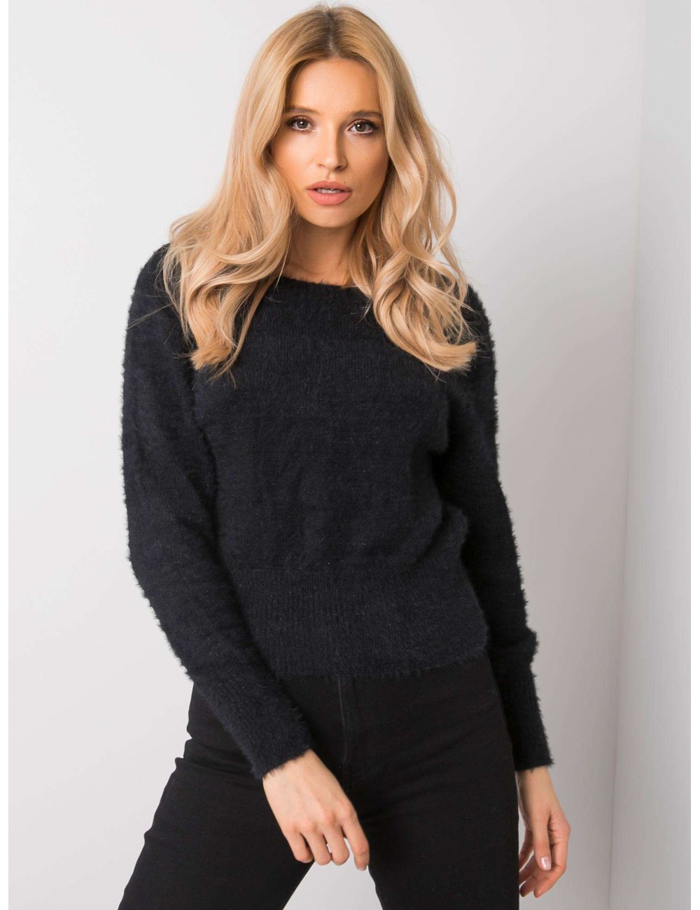 Sweter z dekoltem z tyłu