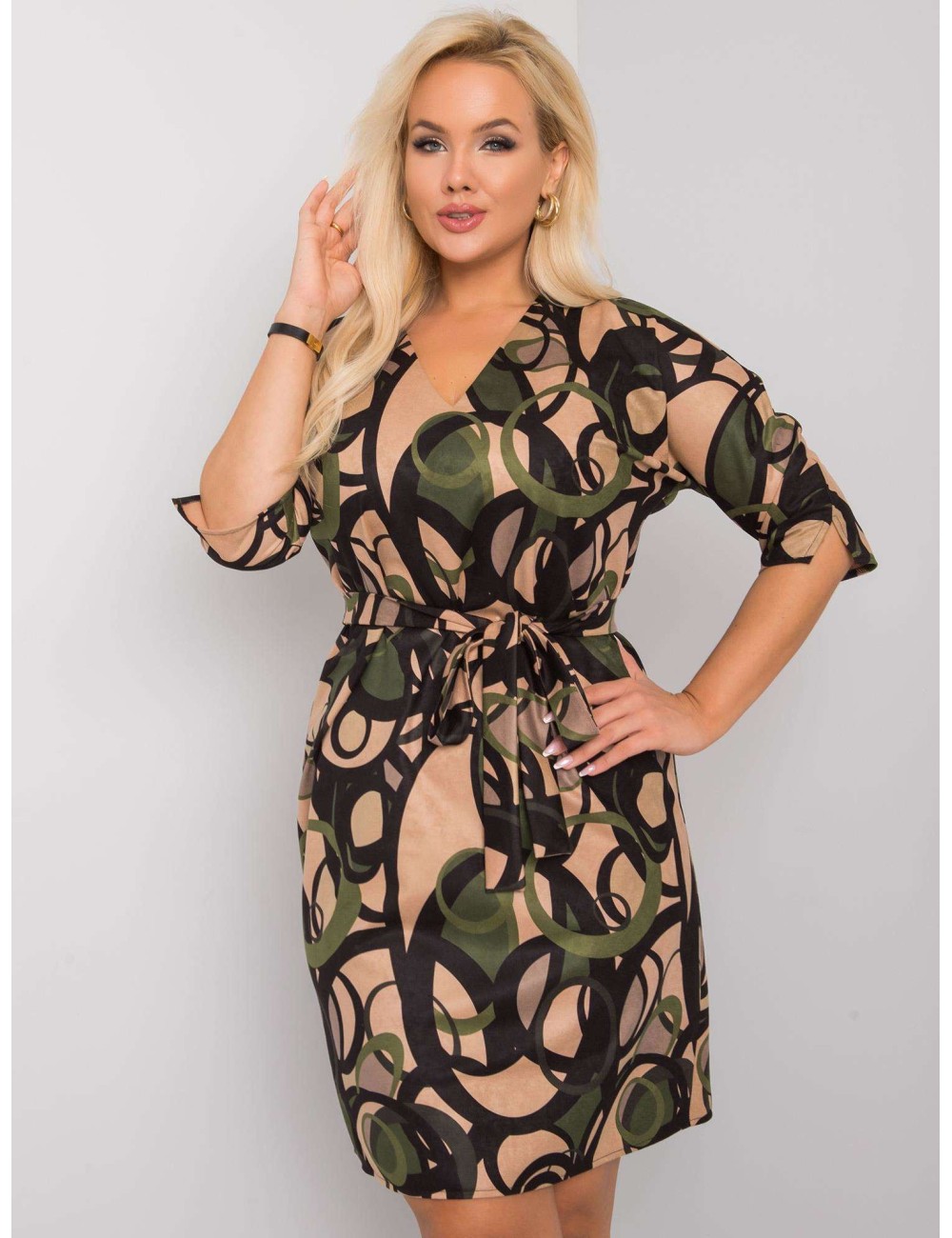 Beżowo-zielona wzorzysta sukienka plus size