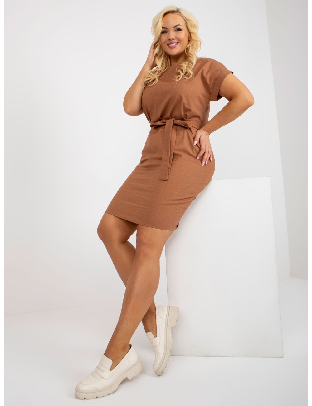 Lniana sukienka plus size z krótkim rękawem