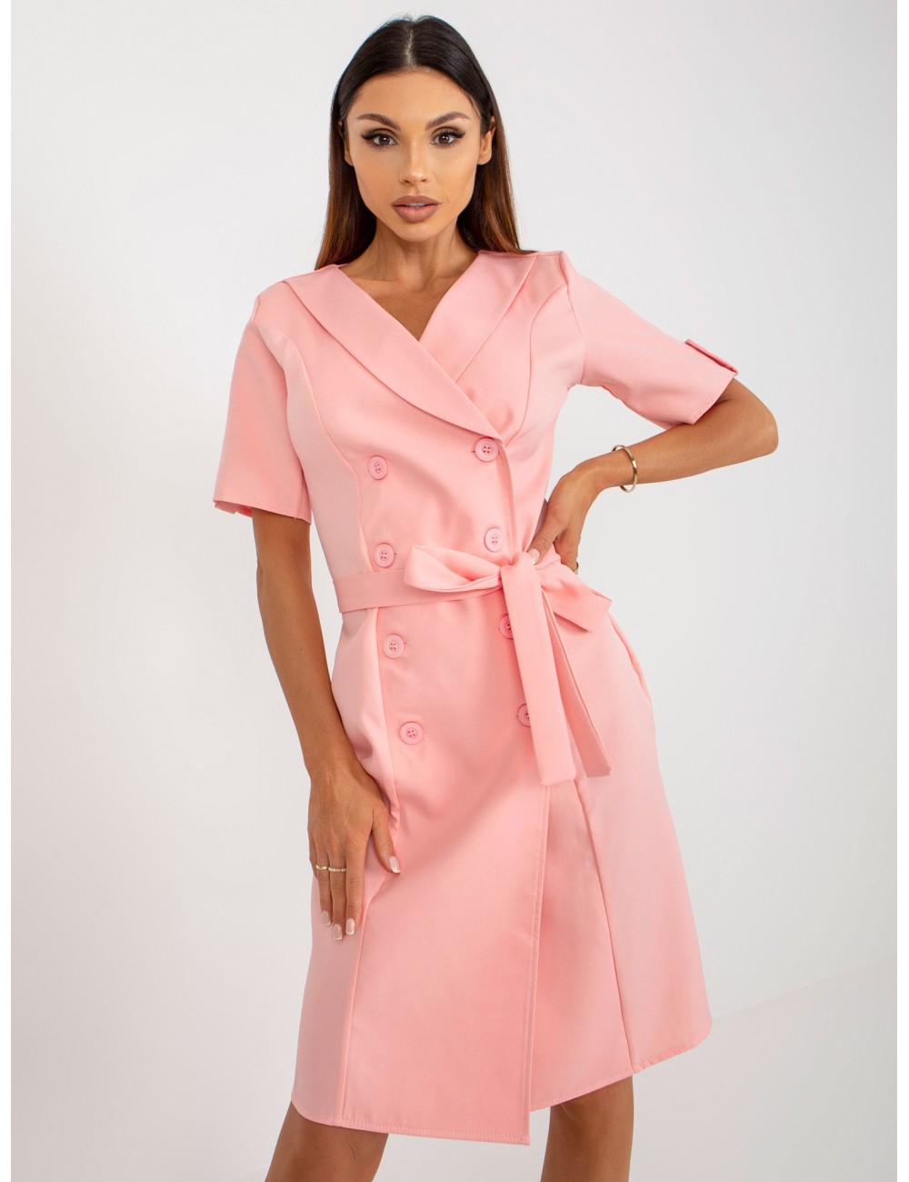 Elegancka sukienka koktajlowa z guzikami
