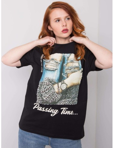 T-shirt z biżuteryjnymi aplikacjami
