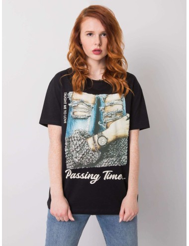 T-shirt z biżuteryjnymi aplikacjami