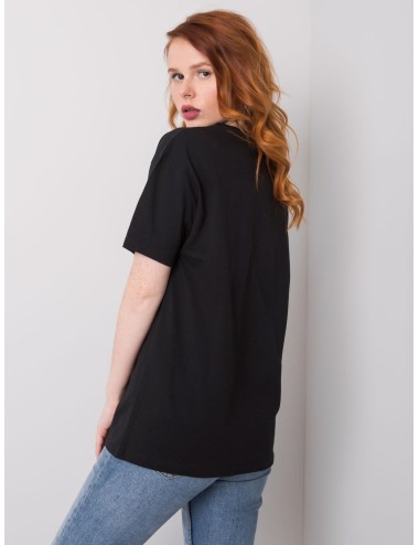 T-shirt z biżuteryjnymi aplikacjami