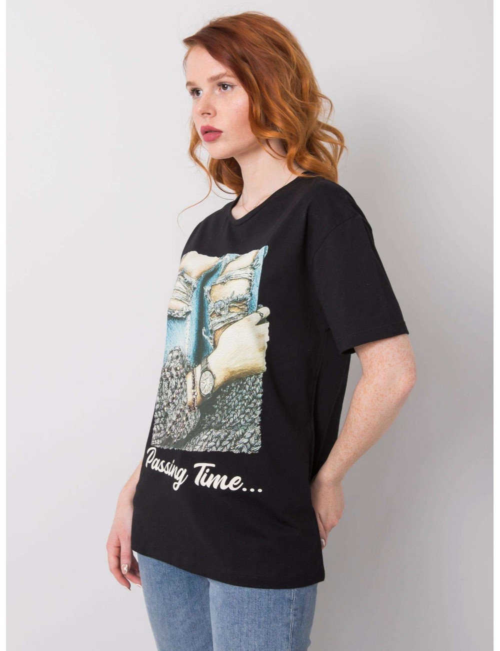 T-shirt z biżuteryjnymi aplikacjami