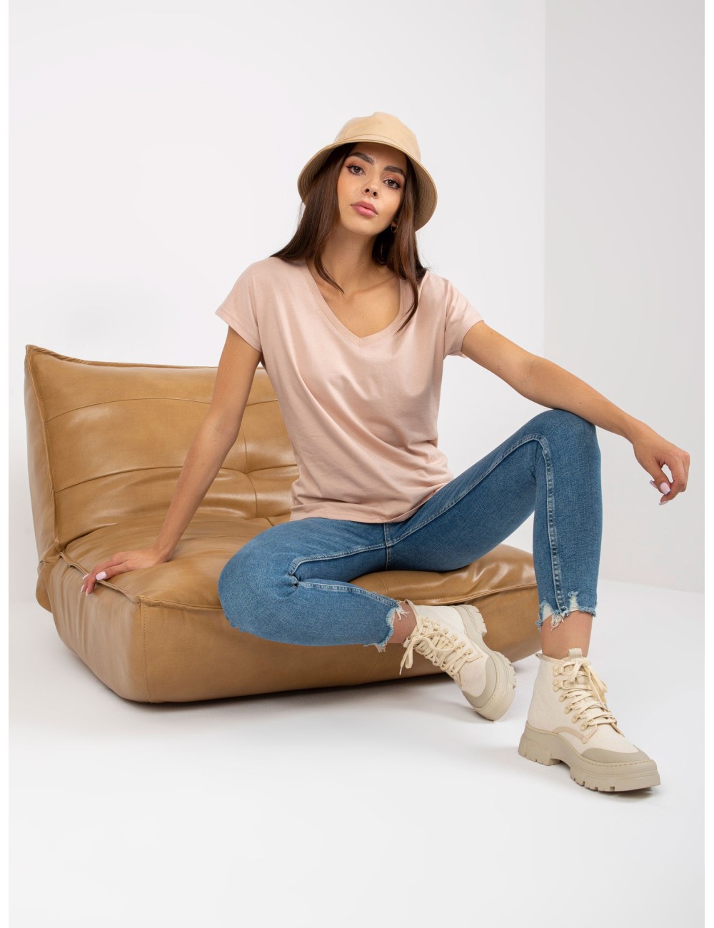 Damski t-shirt basic z dekoltem w serek
