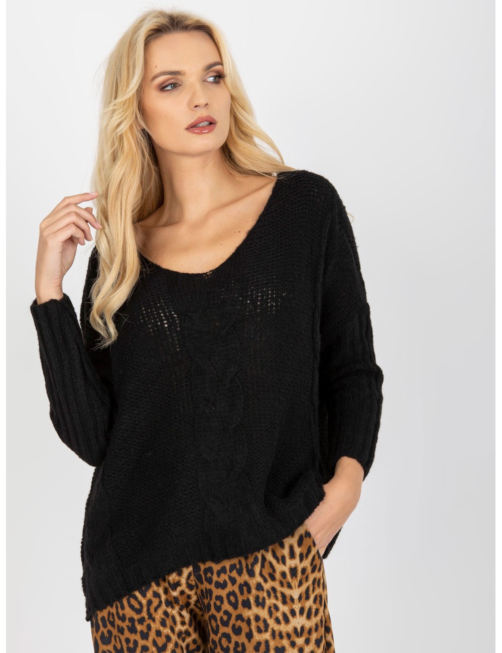 Sweter z warkoczami z dekoltem V OCH BELLA