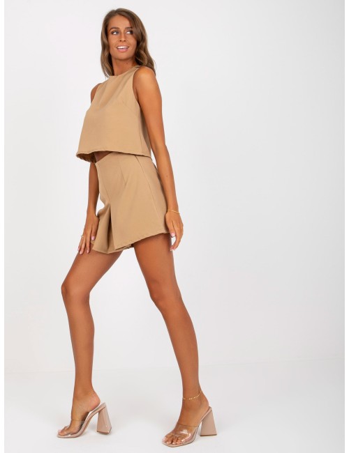Komplet elegancki ze spodenkami