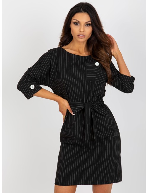 Ołówkowa sukienka plus size w paski z rękawem 3/4