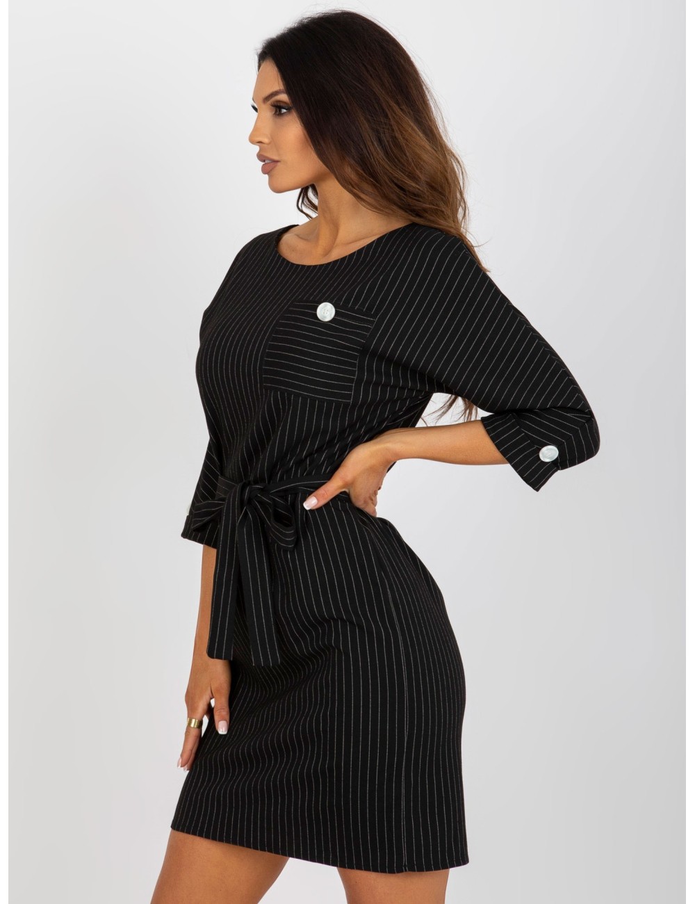 Ołówkowa sukienka plus size w paski z rękawem 3/4