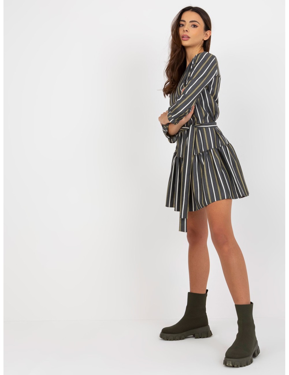 Rozkloszowana sukienka koktajlowa w paski
