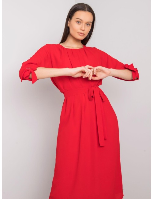 Elegancka sukienka z paskiem