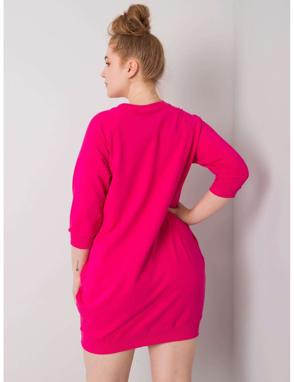 Mini sukienka plus size z rękawem 3/4