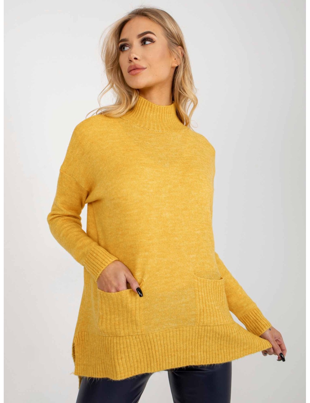 Długi sweter oversize z kieszeniami