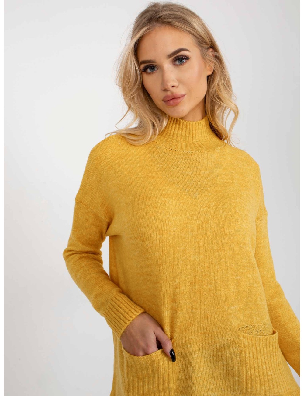 Długi sweter oversize z kieszeniami