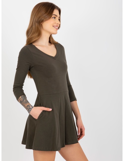 Rozkloszowana mini sukienka basic z kieszeniami