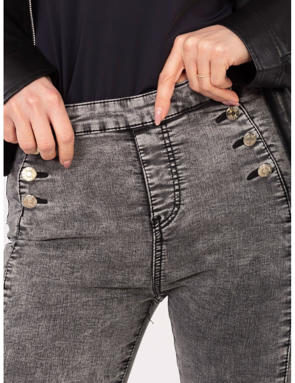 Jeansy damskie skinny z ozdobnymi guzikami