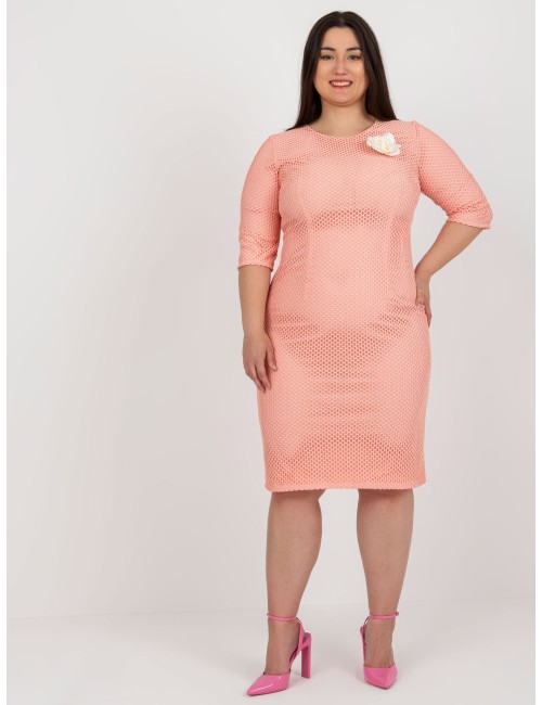 Elegancka sukienka plus size z rękawem 3/4