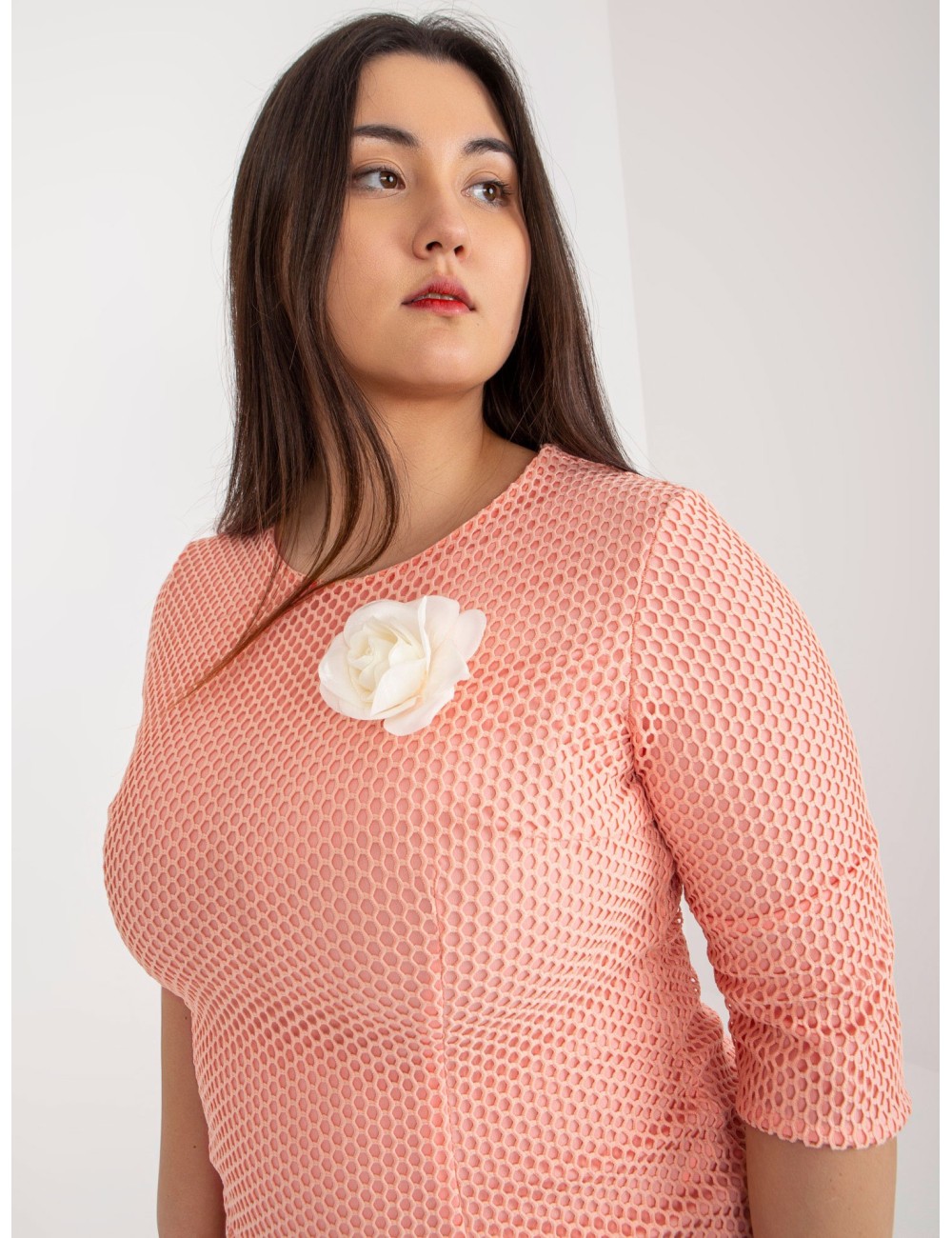 Elegancka sukienka plus size z rękawem 3/4