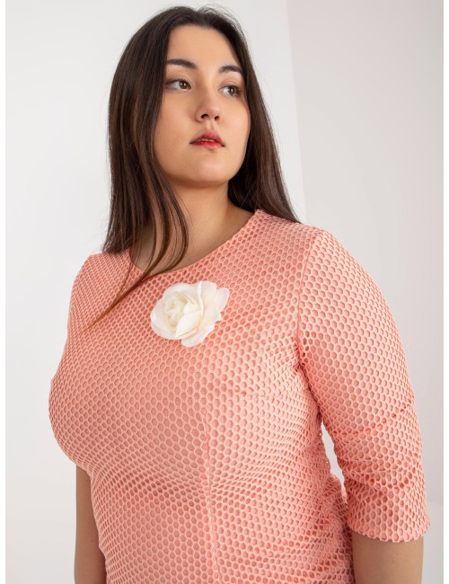 Elegancka sukienka plus size z rękawem 3/4