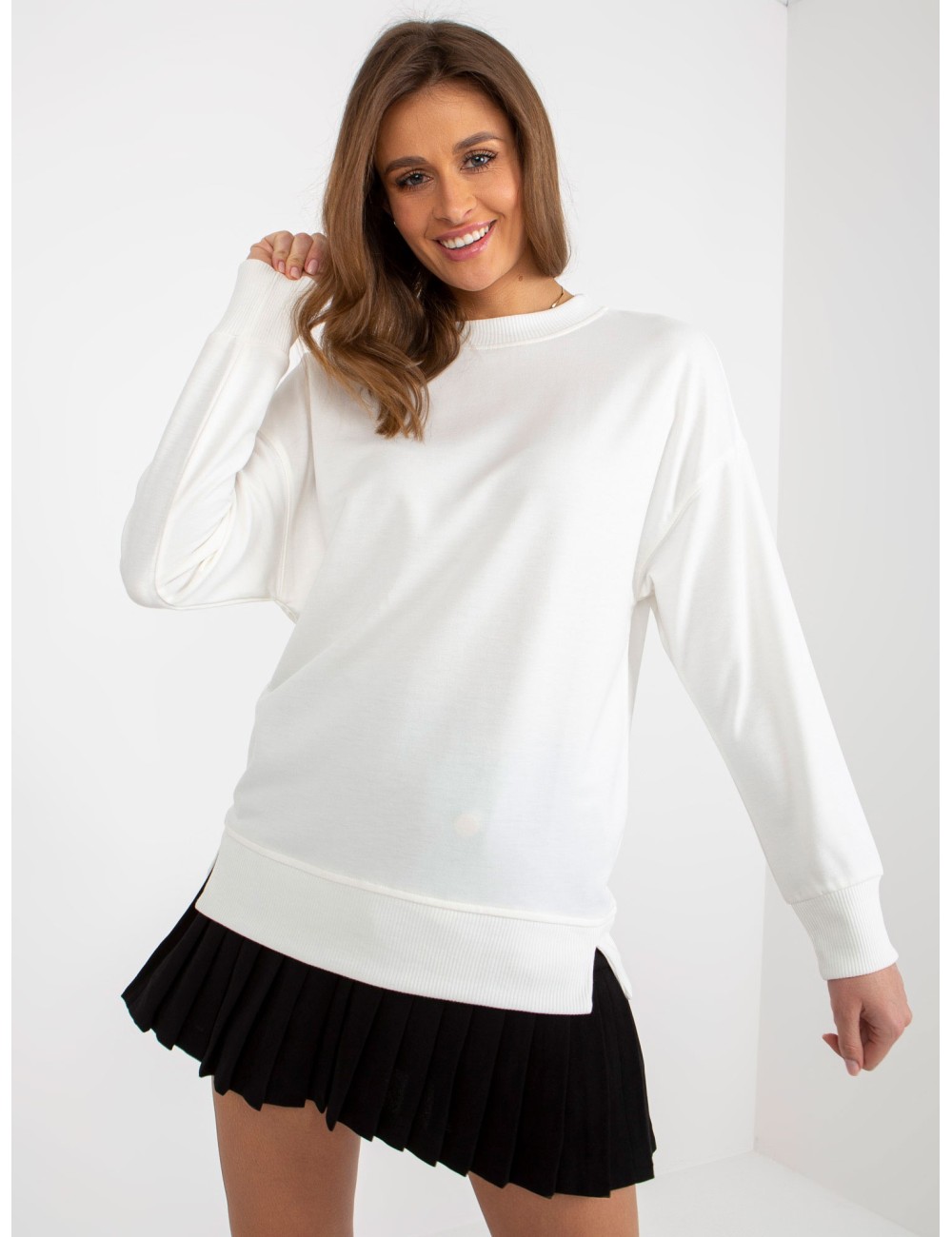 Luźna bluza bez kaptura z rozcięciami