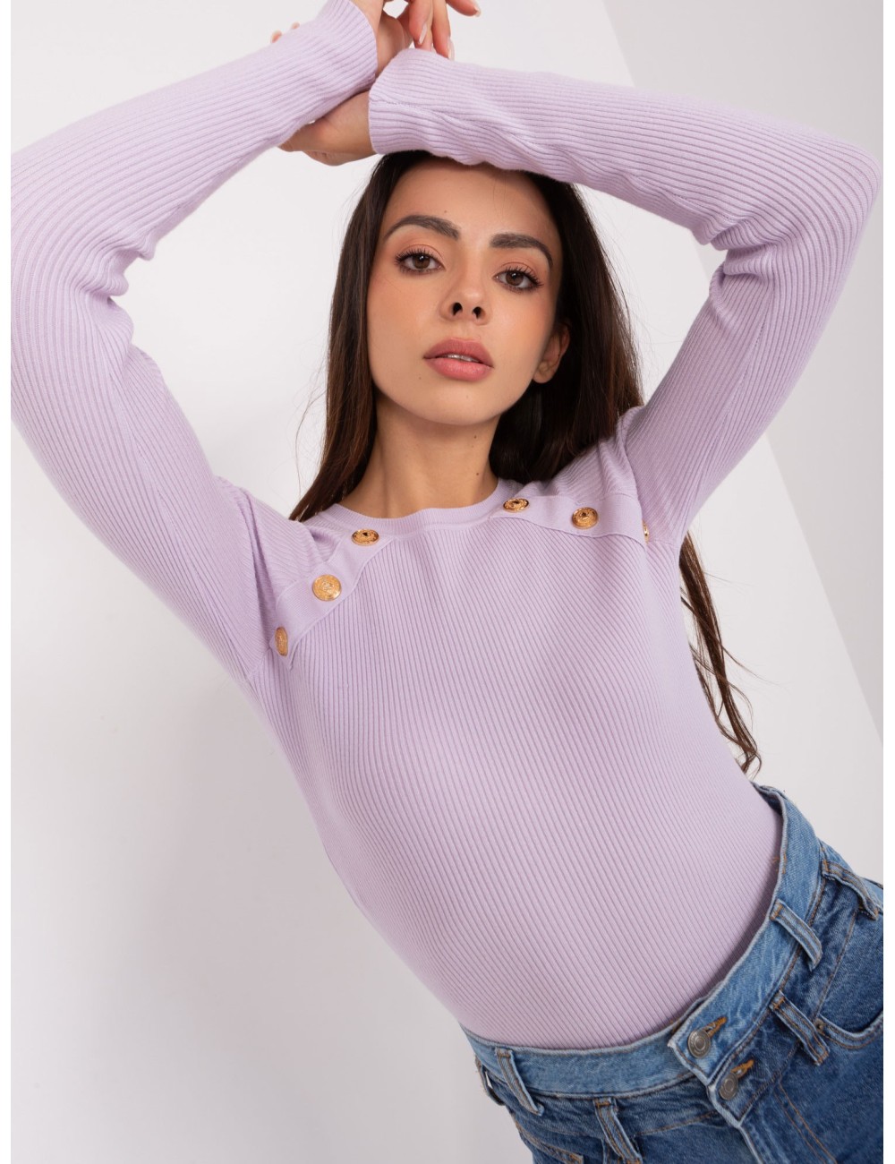 Sweter klasyczny z ozdobnymi guzikami