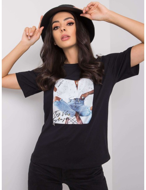 T-shirt z printem i aplikacją