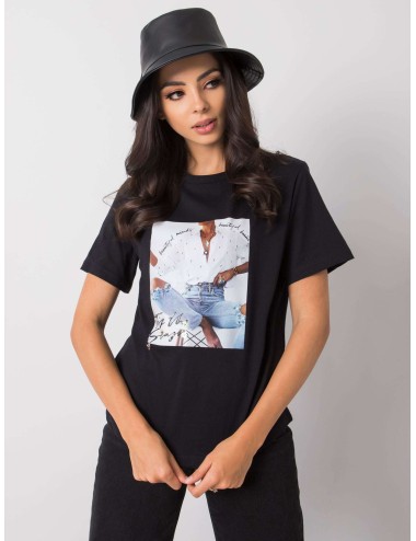 T-shirt z printem i aplikacją