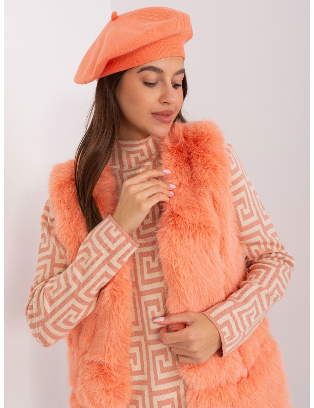 Ceglasta damska czapka zimowa typu beret