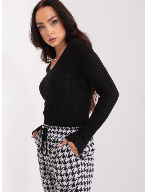 Sweter klasyczny w prążek