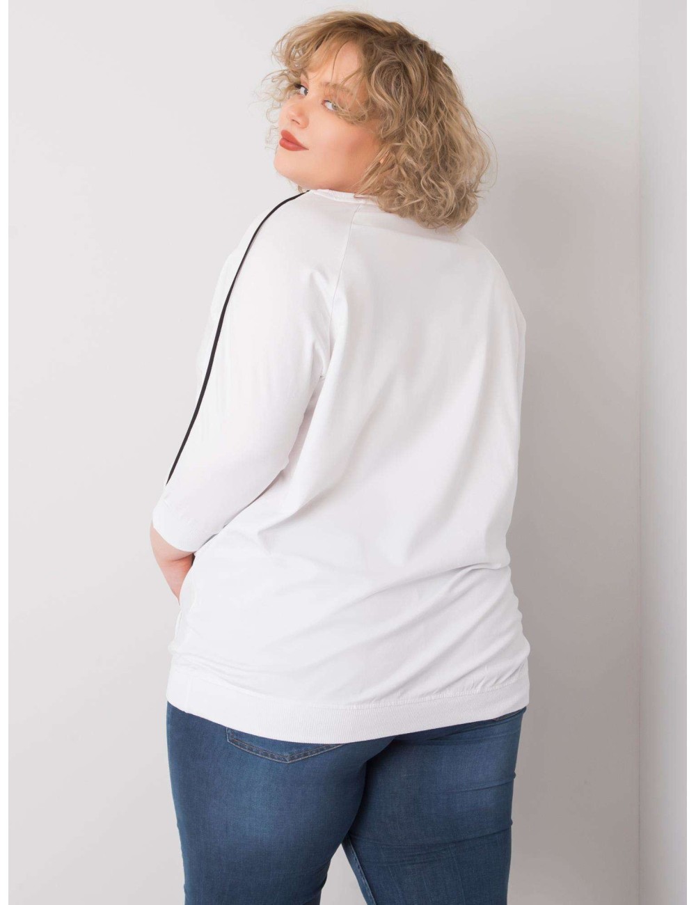 Bluzka plus size z kieszenią i aplikacjami