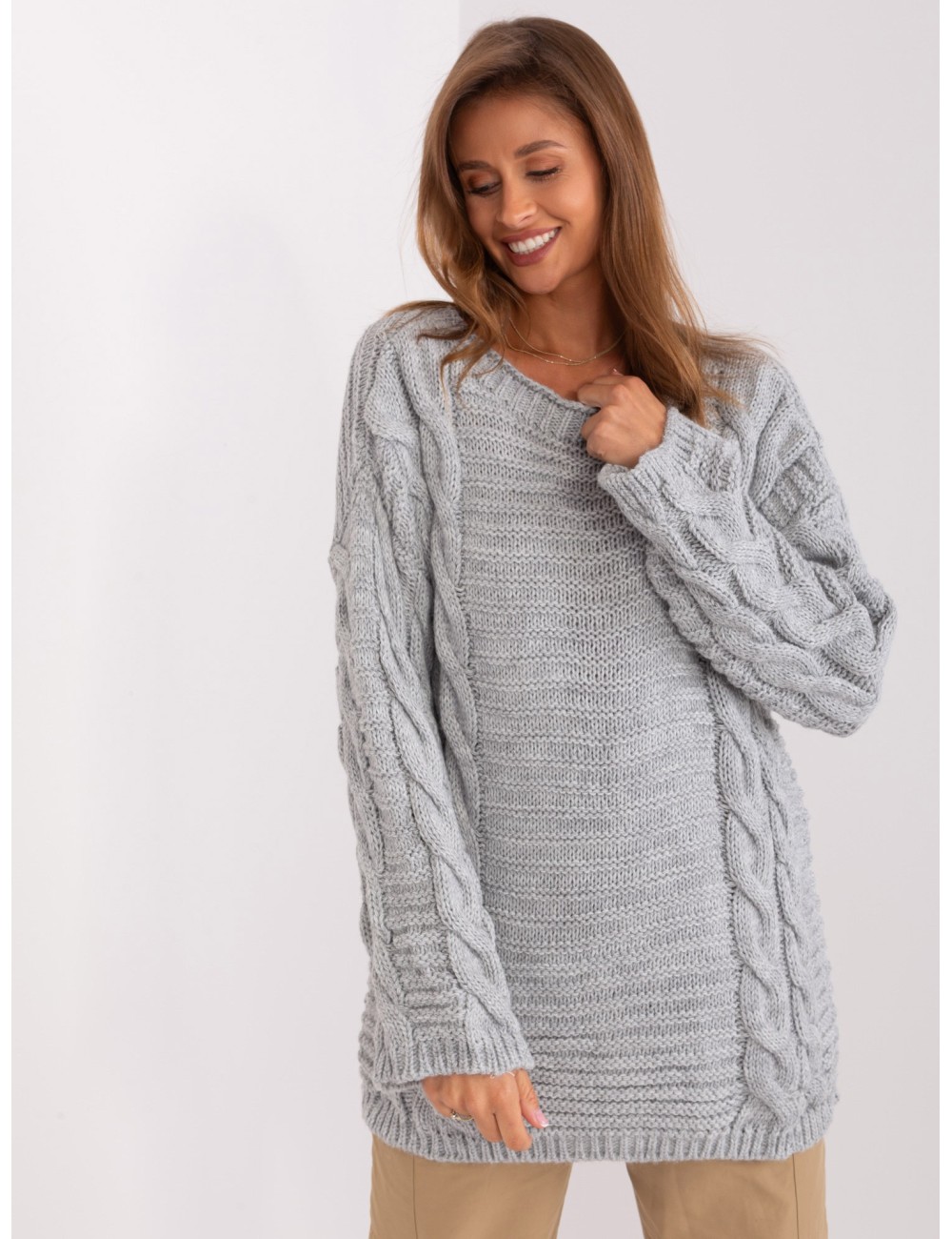 Sweter z warkoczami z dodatkiem wełny