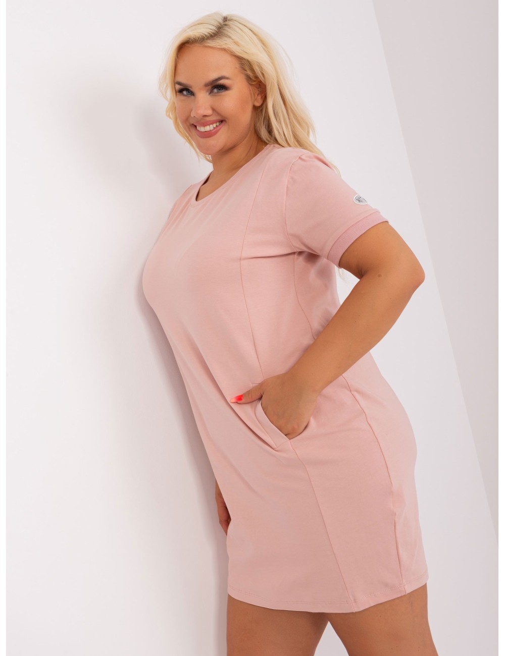 Jasnozielona prosta sukienka plus size do kolana