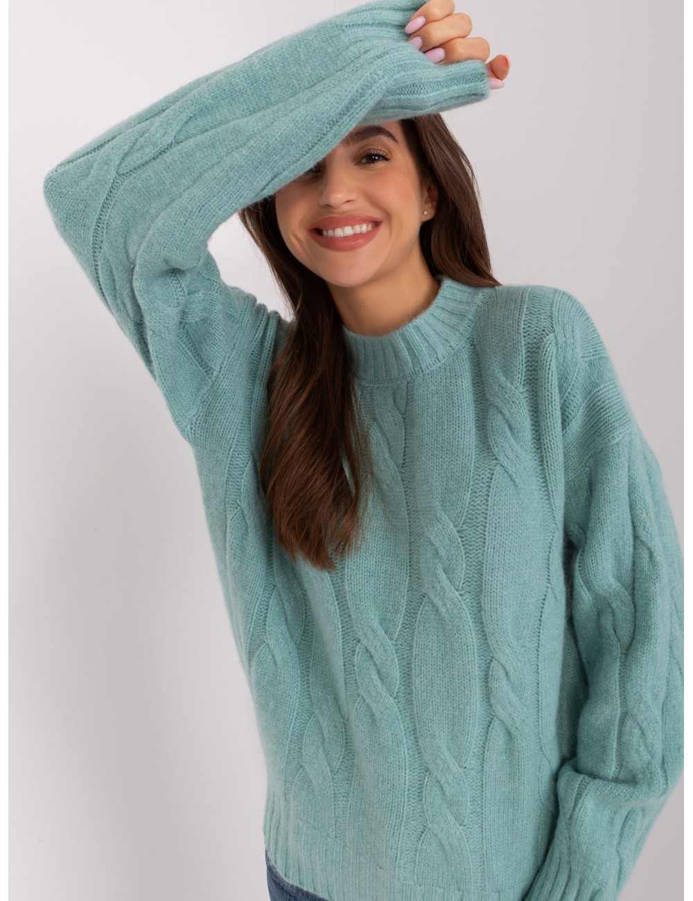 Damski sweter z warkoczami