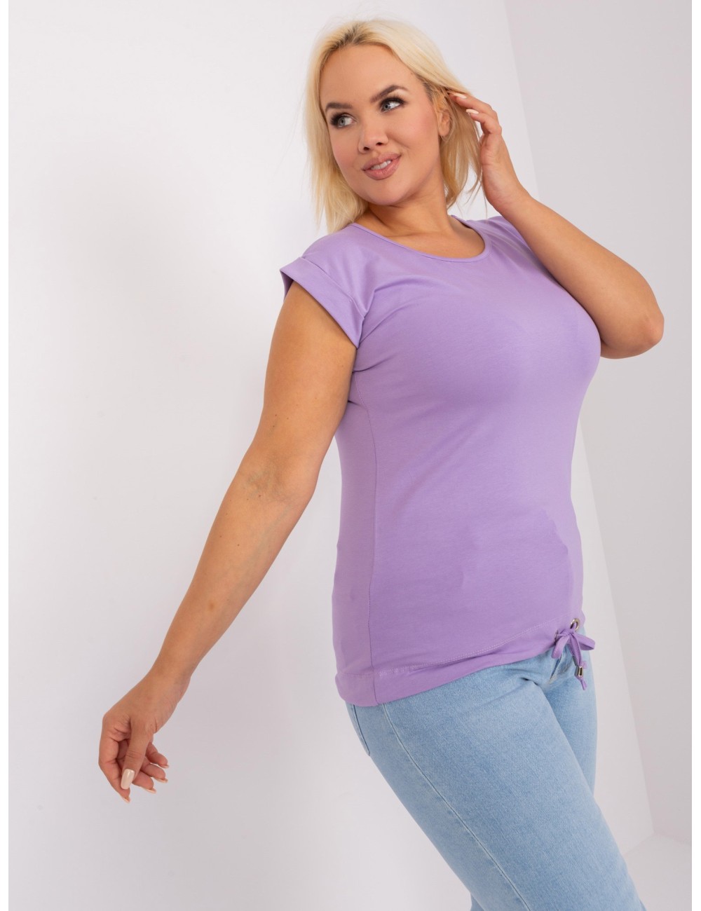 Damska bluzka plus size z wycięciem
