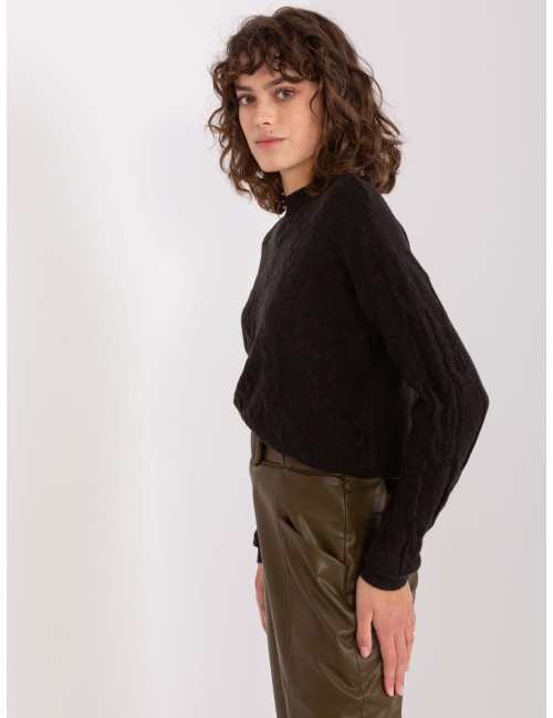 Sweter z warkoczami o luźnym kroju