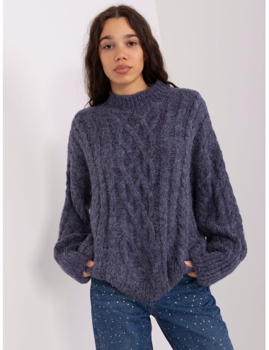Dzianinowy sweter z warkoczami