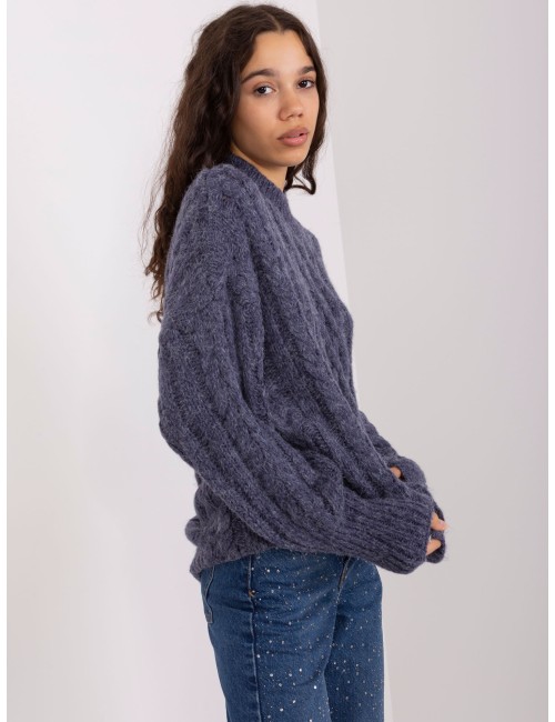 Dzianinowy sweter z warkoczami
