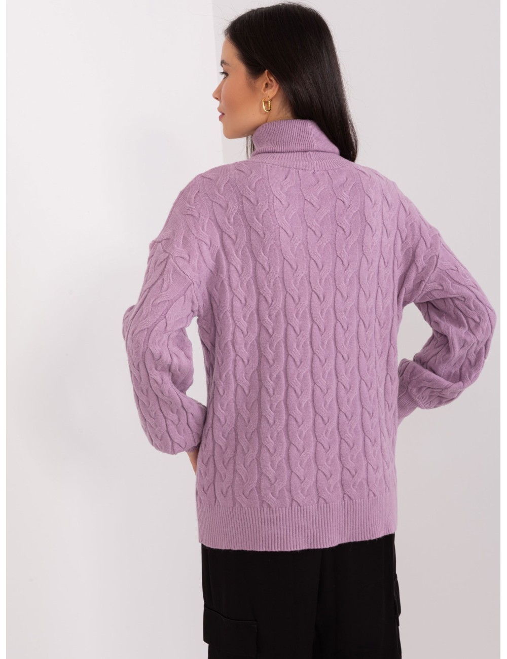 Sweter z golfem z wiskozą