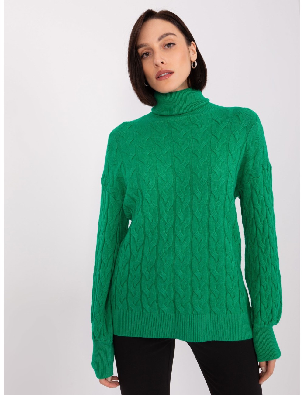 Damski sweter z golfem w warkocze