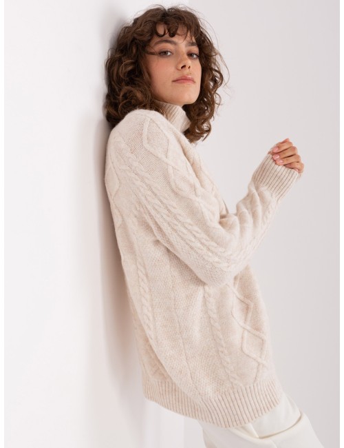 Sweter w warkocze z golfem